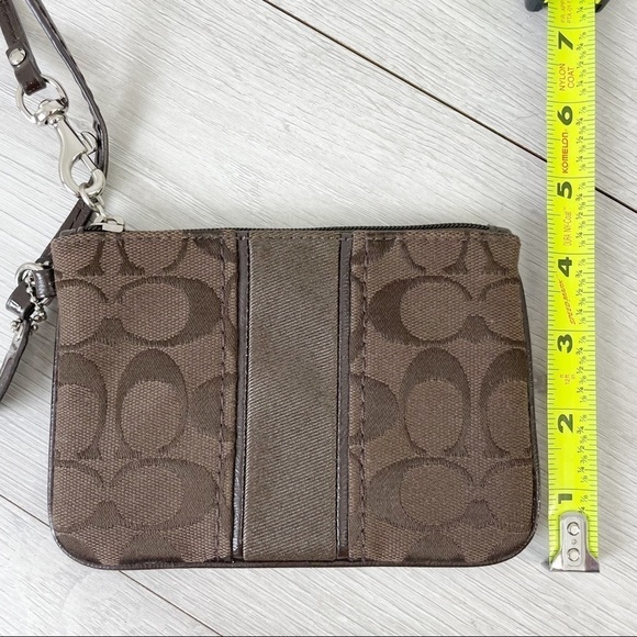 𝅺coach Signature C Small Brown Wristlet - Picture 5 of 6